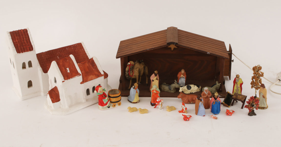 Julkrubba med figurer, m.m.