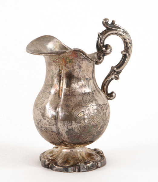 Mjölkkanna i silver, nyrokoko, 1864