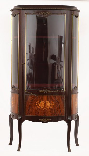 Vitrinskåp, gustaviansk stil, 1900-tal