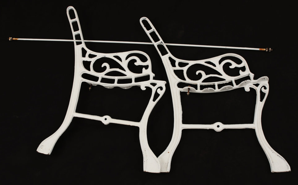 Parkbänksgavlar ett par, 1900-talets senare del