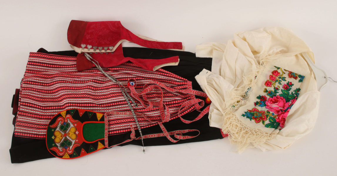 Folkdräkt för kvinna