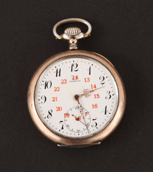 Fickur i silver, Omega