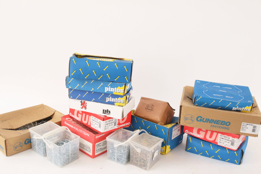 Stort parti skruv och spik