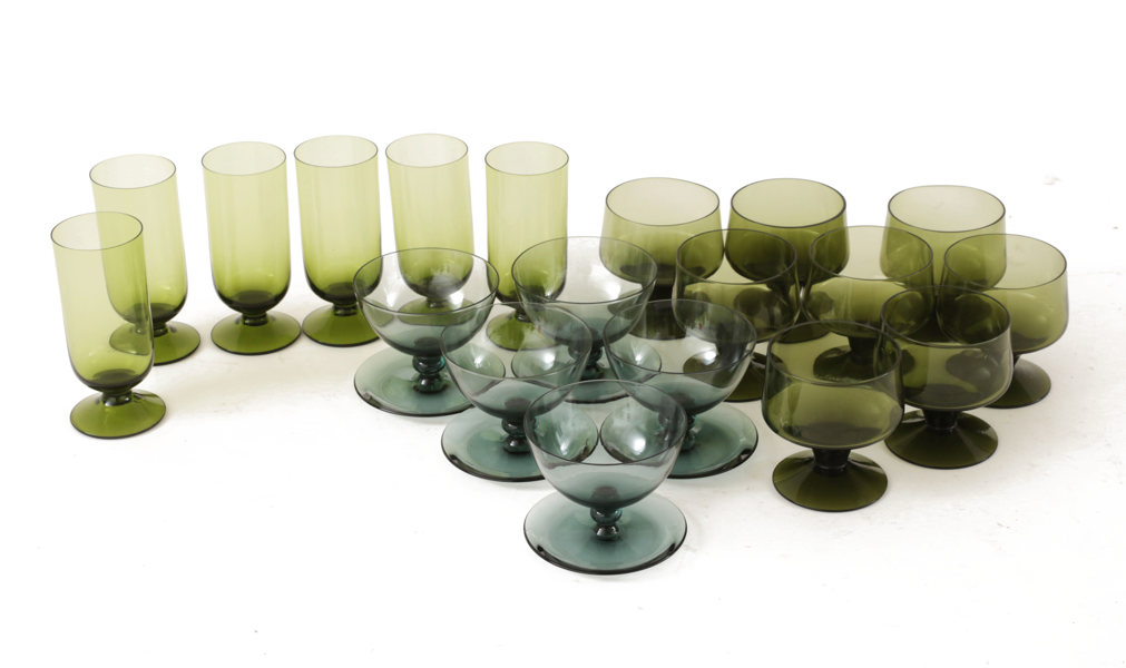 Glas 19 delar, bl.a. Gullaskruf