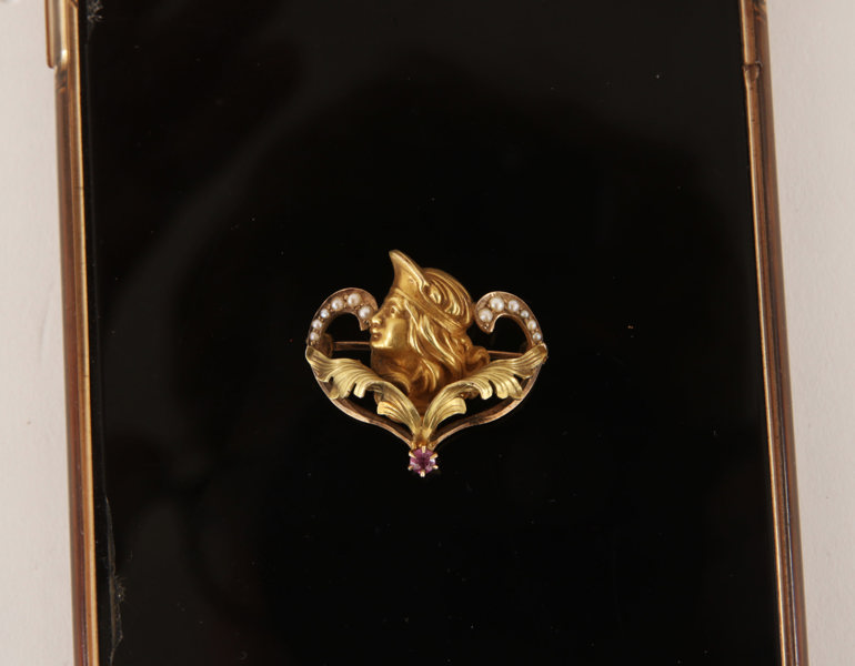 Brosch, jugend, 1900-talets början