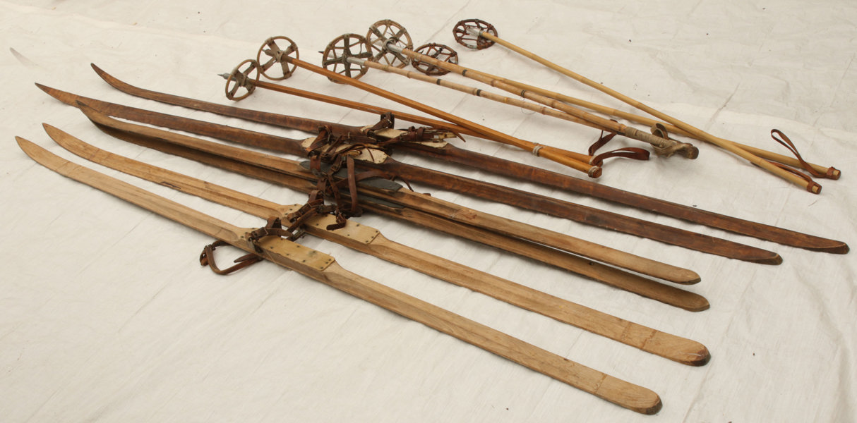 Skidor med stavar 3 par, 18/1900-tal