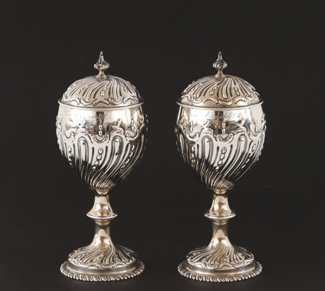 Pokaler med lock, ett par, sterlingsilver, Robert Peaston, London, 1771