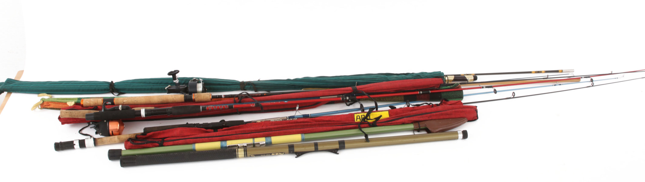 Parti fiskespön och rullar, bl.a. Abu