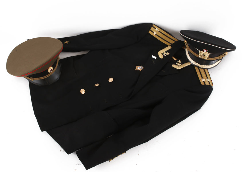 Uniformsrock samt mössor 2st