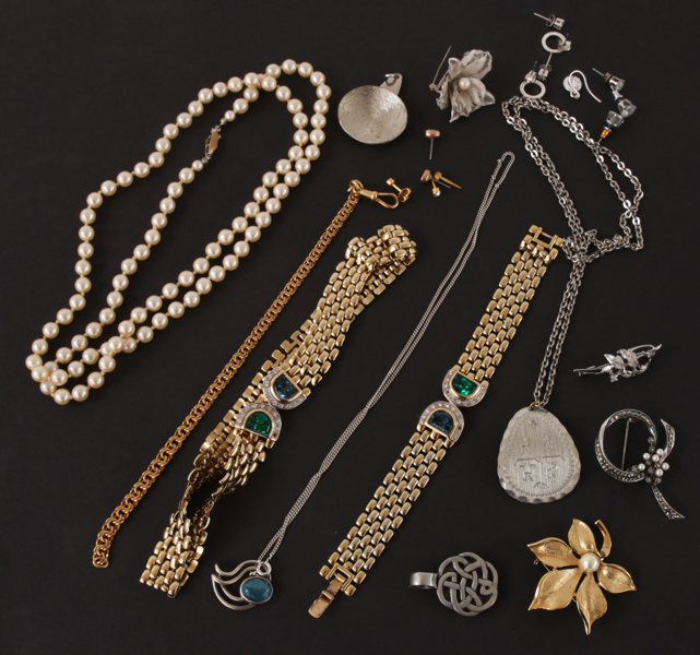 Parti smycken, bl.a. silver