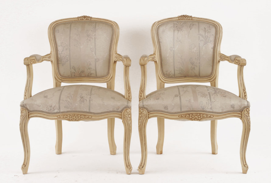 Karmstolar ett par, rokokostil, 1900-tal