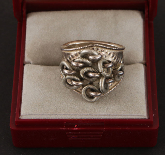 Ring i sterlingsilver, allmogestil