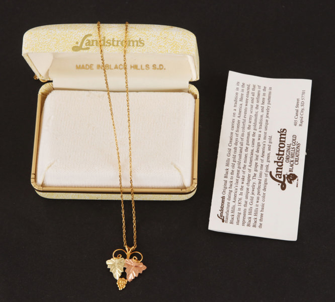 Halsband med hänge, Landstroms, USA