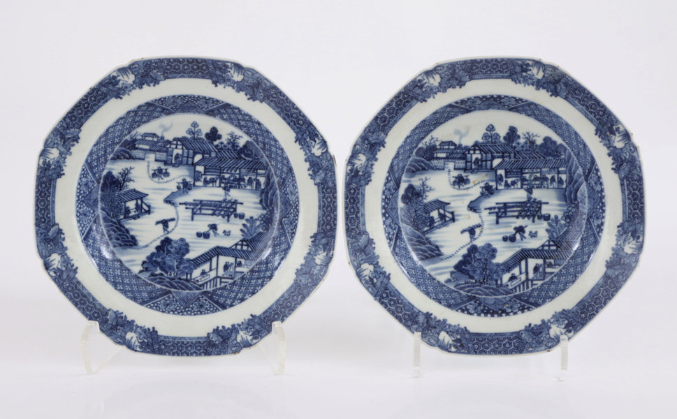 Djupa tallrikar ett par, Kina, Qianlong, 1700-tal