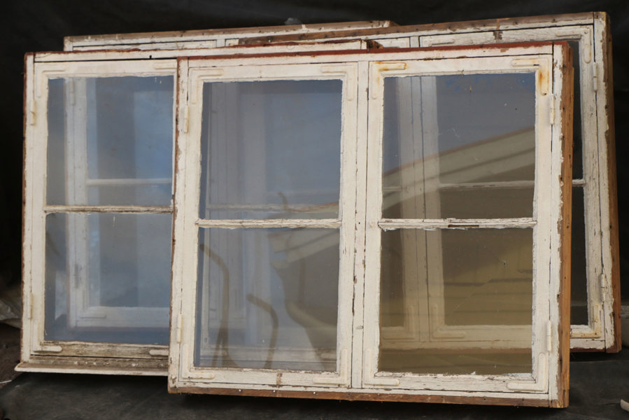 Fönster med karm 4st, 1800-tal