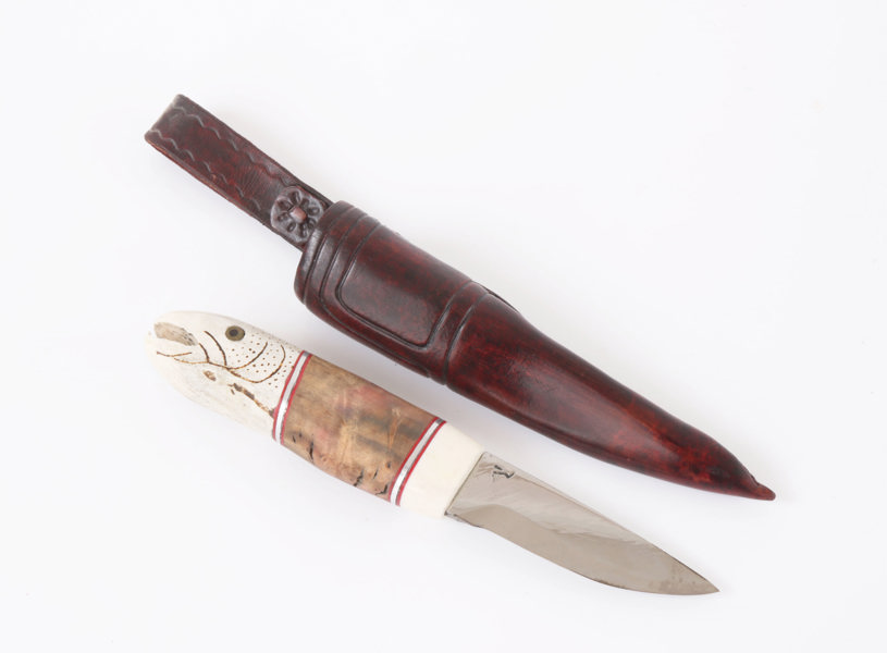 Kniv med slida, monogramsignerad JV