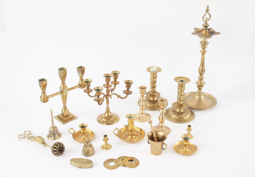 Parti mässingsföremål