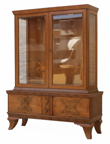 Vitrinskåp, 1900-talets första hälft