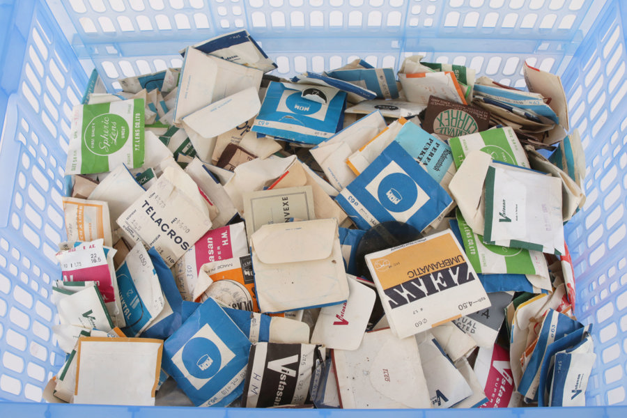 Parti äldre glasögonglas