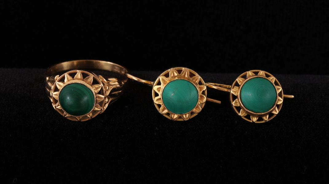 Ring samt örhängen ett par, 18k