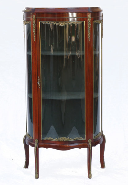 Vitrinskåp, rokokostil, 1900-tal