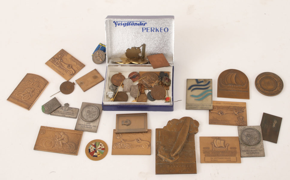 Parti medaljer och pins