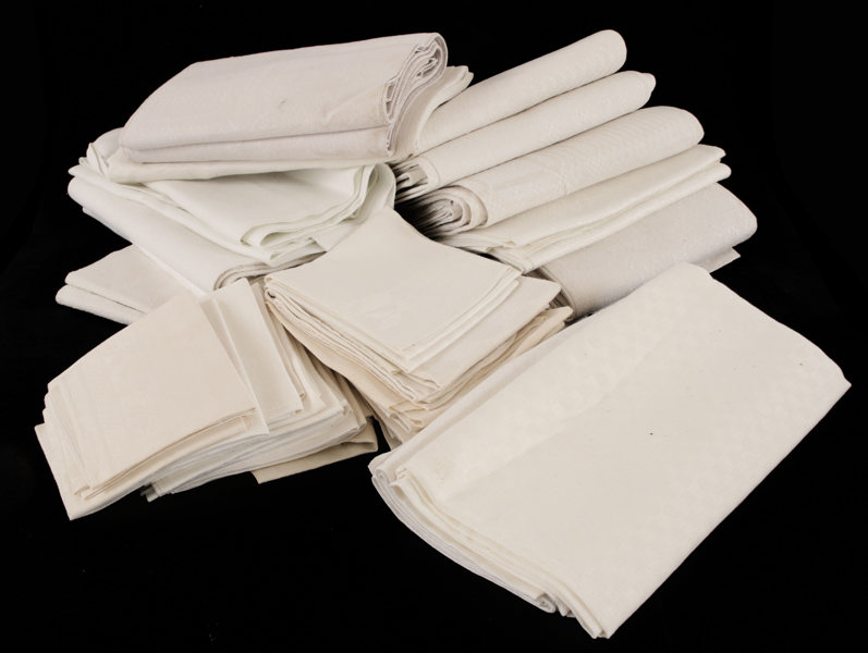 Parti linnetextilier, bl.a. damast