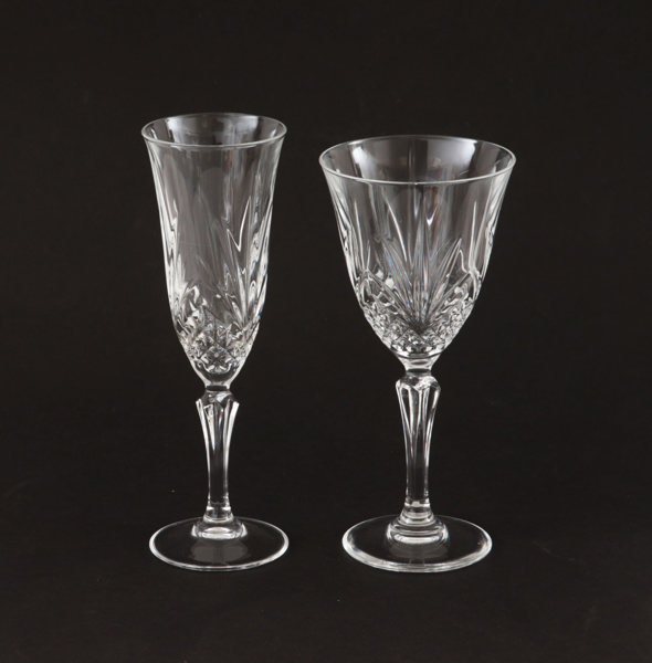 Champagneglas 8st samt vinglas 6st