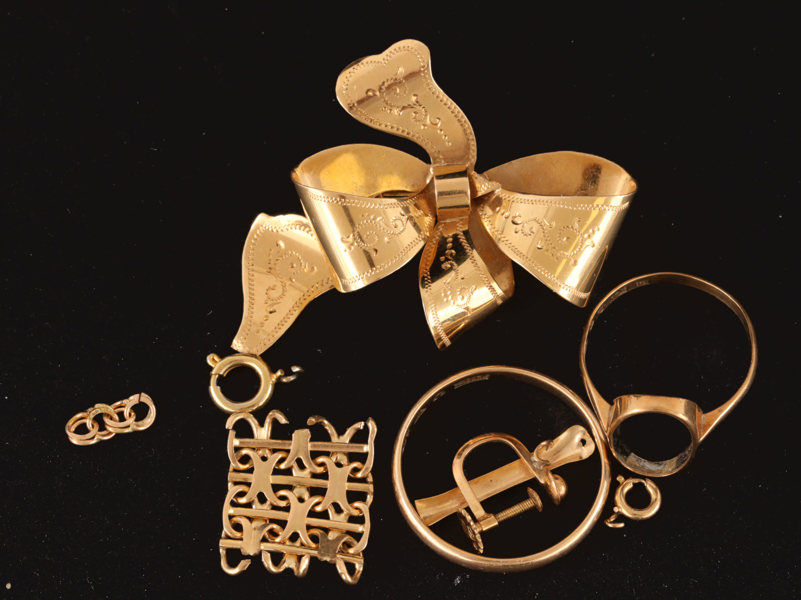 Parti guldföremål i 18k