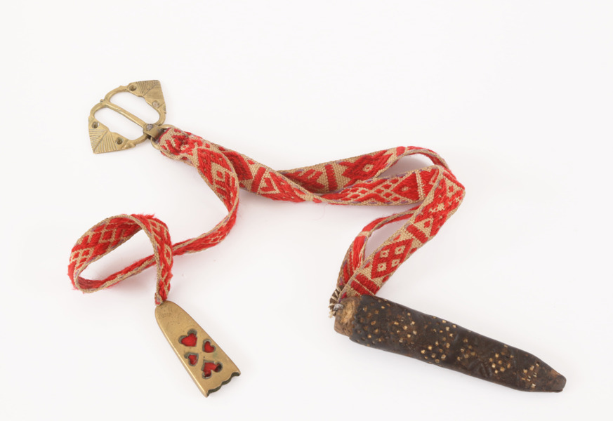 Redskapsbälte med kniv och nålhus, 1800-tal