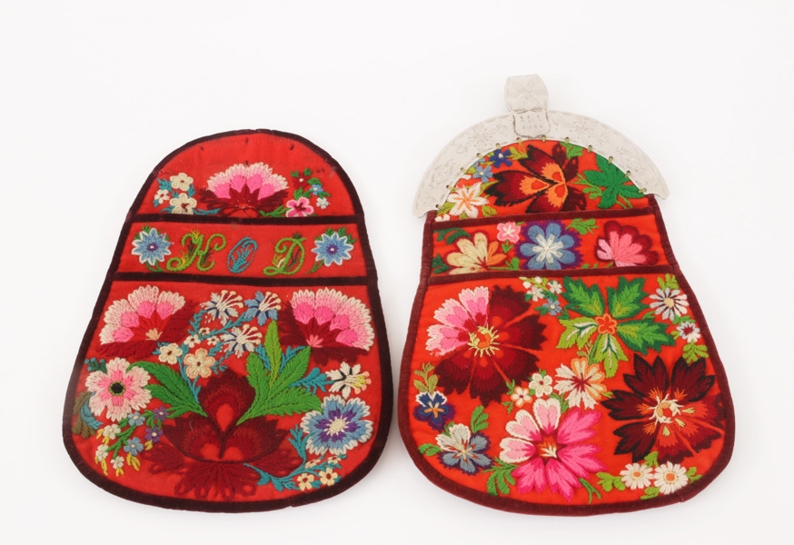 Dräktväskor 2st, Dala-Floda, bl.a. daterad 1898