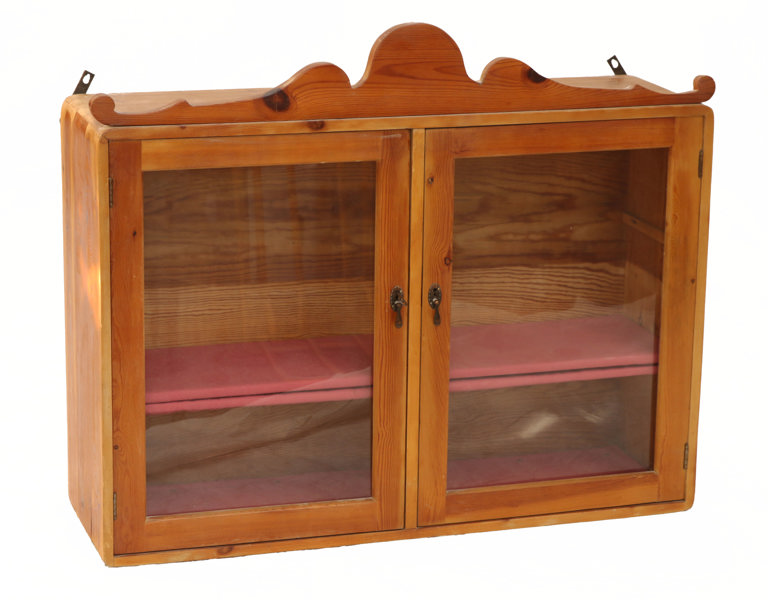 Väggvitrinskåp, 1900-talets första del