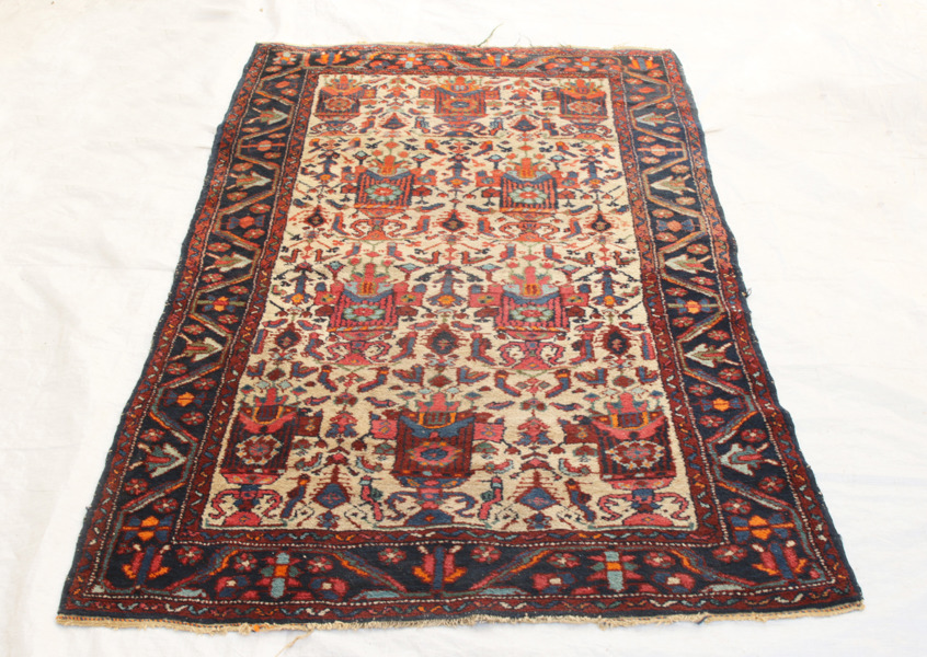 Handknuten matta, orientalisk