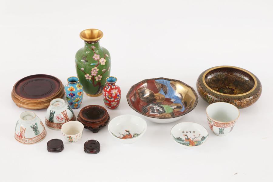 Parti orientaliska föremål, bl.a. 1800-tal