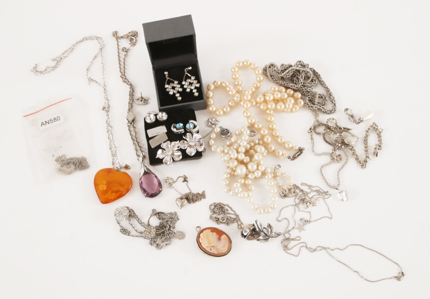 Parti smycken, bl.a. silver