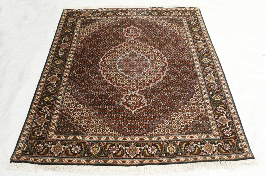 Handknuten matta, orientalisk