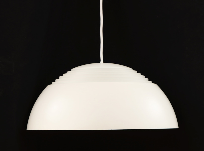 Taklampa, "AJ-pendeln", Arne Jacobsen för Louis Poulsen