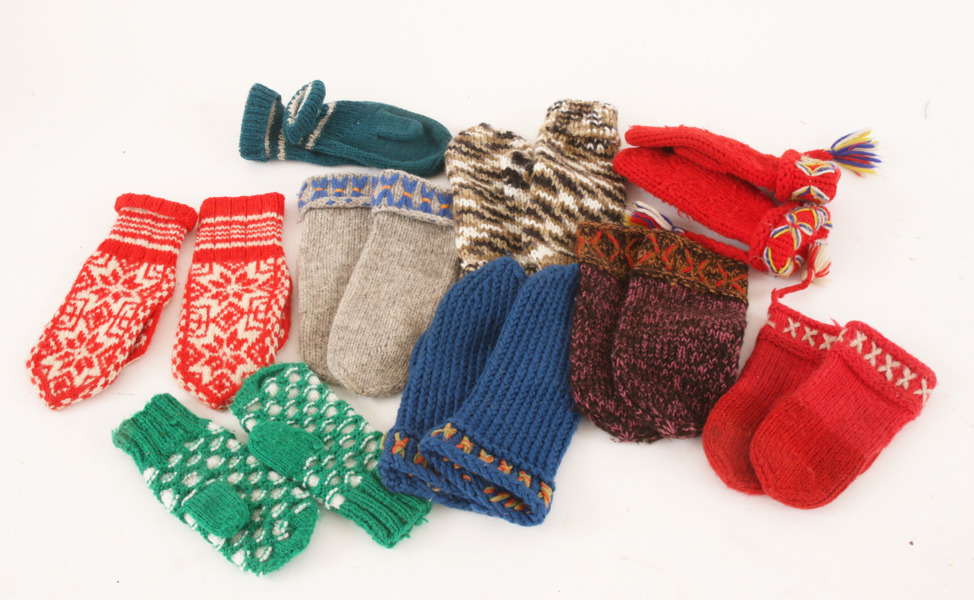 Stickade vantar 9 par