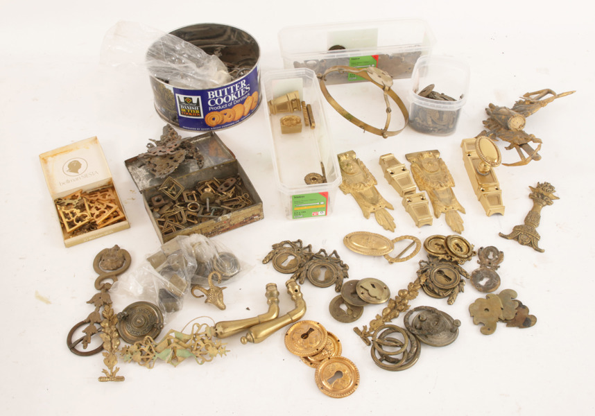 Parti beslag, spännen och delar