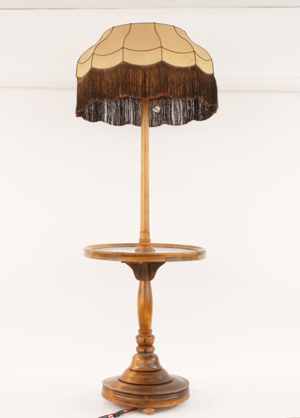 Golvlampa med bordsskiva, 1900-talets första hälft