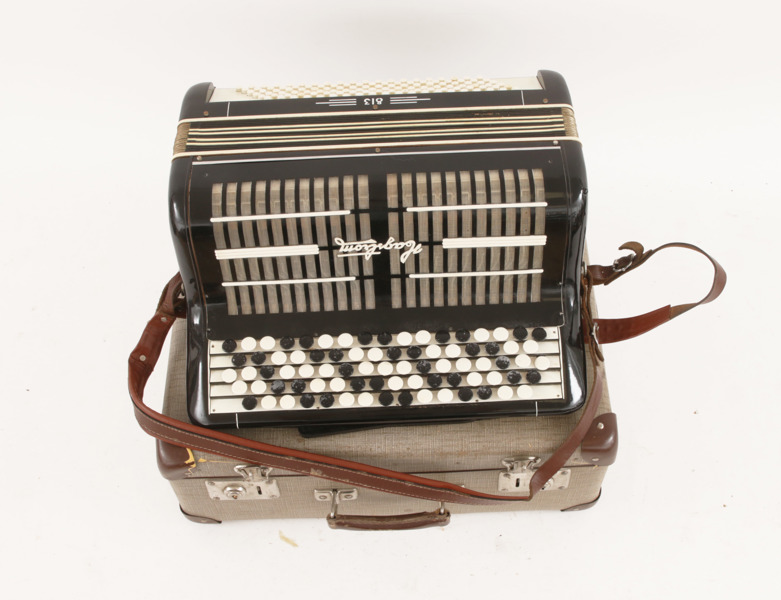 Knappdragspel, Hagström, 813