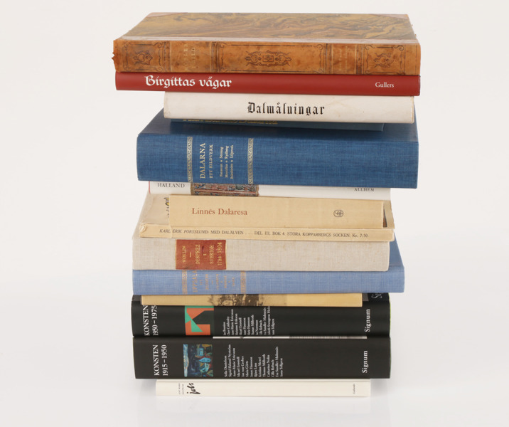 Parti böcker, mestadels rörande konst och Dalarna