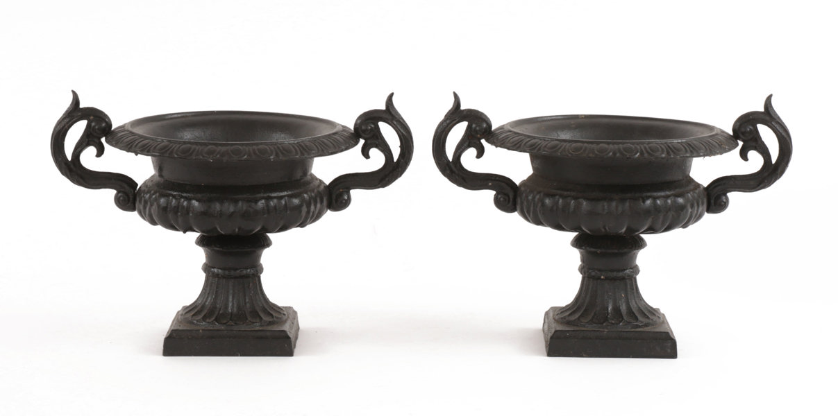 Trädgårdsurnor ett par, samtida