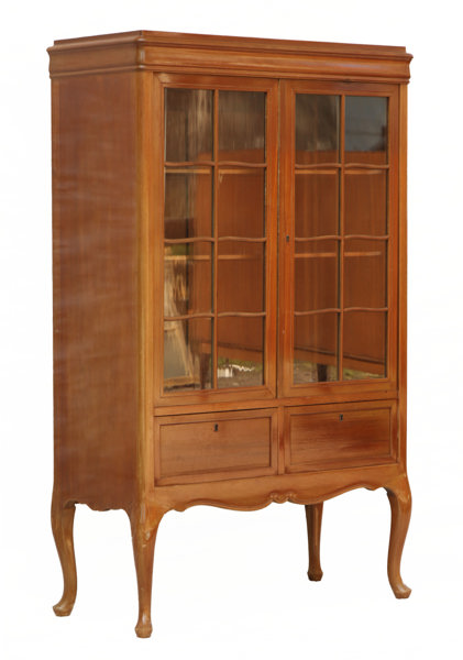 Vitrinskåp, rokokostil, 1900-talets första hälft