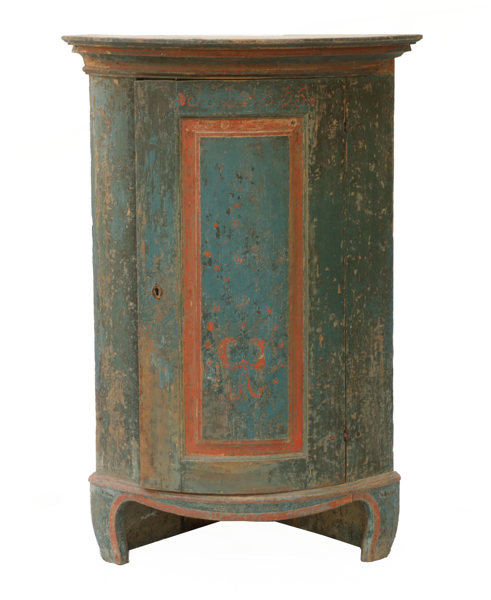 Hörnskåp, allmoge, daterat 1835