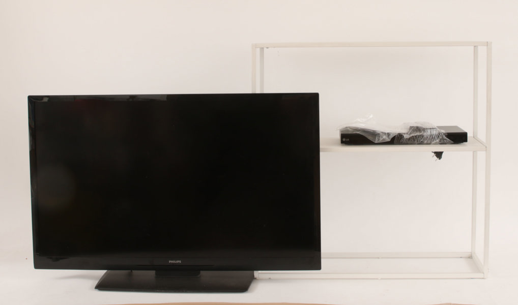 TV med Bluray-spelare och bänk