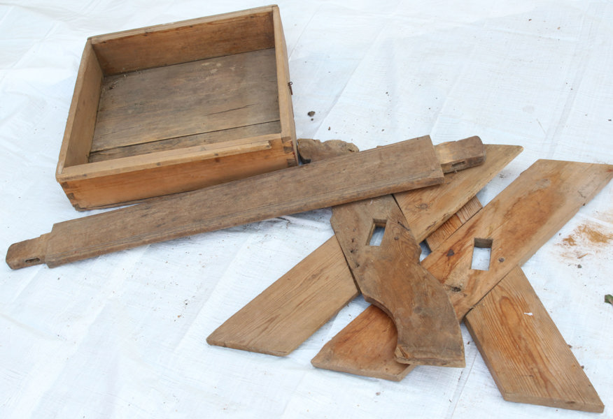 Bockbordsdelar, allmoge, 1800-tal