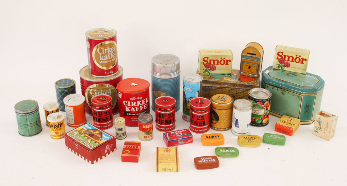 Parti plåtburkar, m.m. 