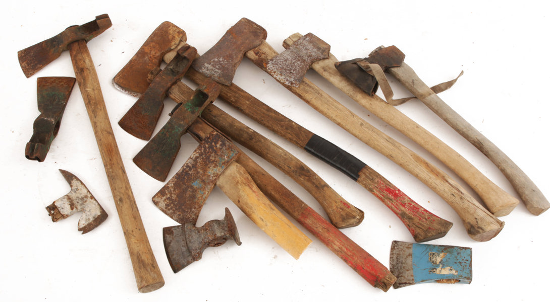 Parti yxor och yxhuvuden, bl.a. Haglöfs Mekaniska
