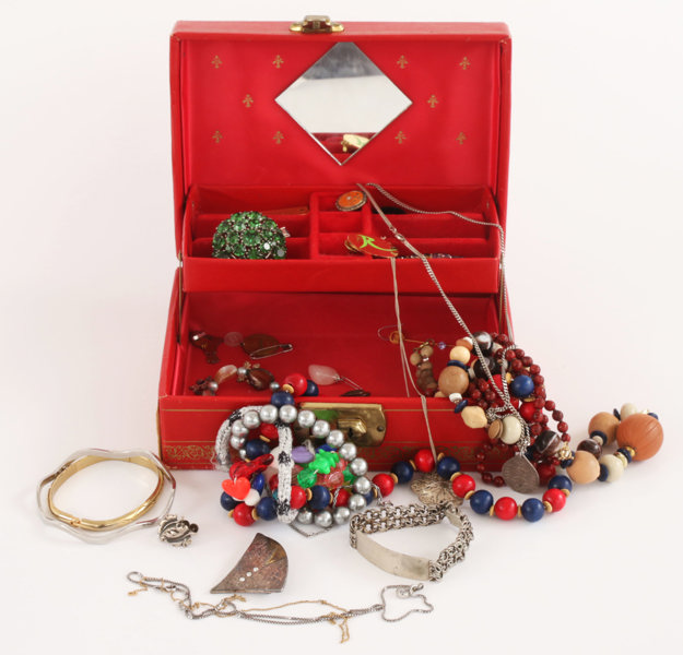 Parti bijouterier och smycken, bl.a. silver